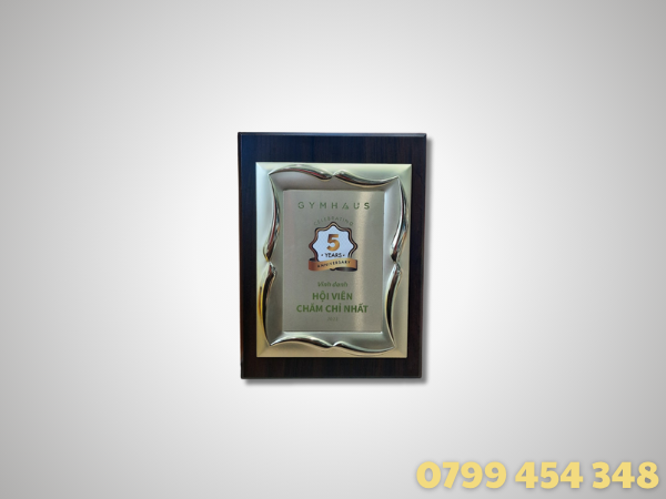 Bang vinh danh kim loại