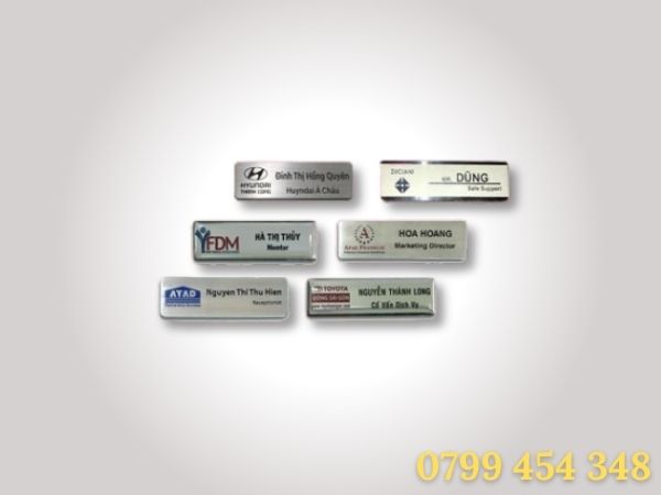 In bảng tên cài áo